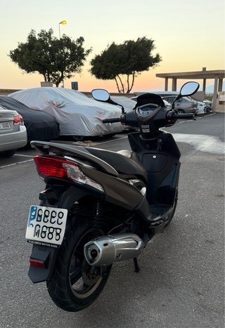 Kymco Agility City 125 Gris