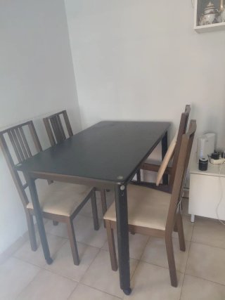 Mesa con 4 sillas