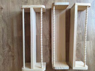Estantería infantil de madera. Libros