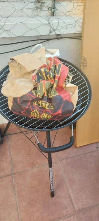 Barbacoa Negra con Ruedas