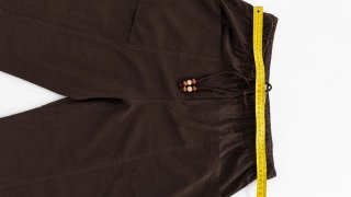 Pantalones marrones con cordón