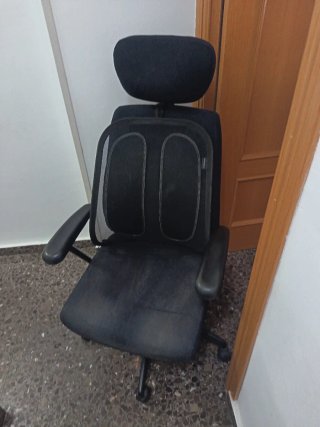 Silla de oficina ergonómica negra