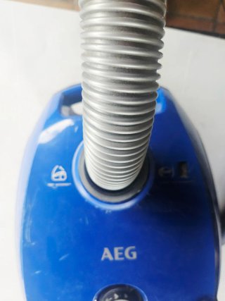 Aspiradora con bolsa AEG VX6 X force