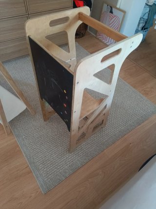 Torre aprendizaje y pupitre infantil + colgador