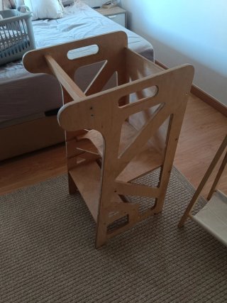Torre aprendizaje y pupitre infantil + colgador