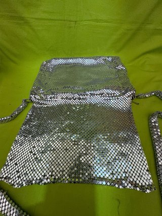 Pochette in alluminio effetto rete