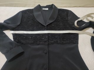 Blusa negra con encaje