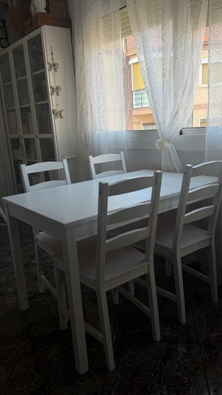Mesa y 4 Sillas Comedor IKEA