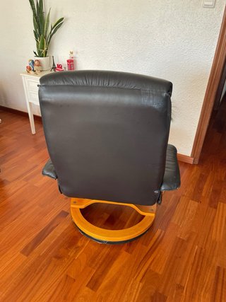 Sillón de cuero negro giratorio más asiento vintag