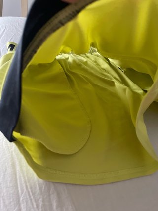 Pantalón corto deportivo Under Armour amarillo