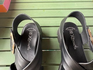Sandalias negras mujer
