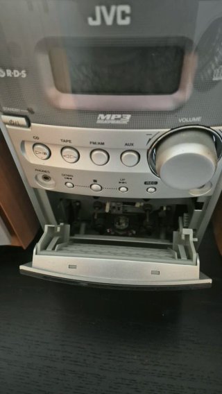 Mini cadena JVC CD/MP3/Casset