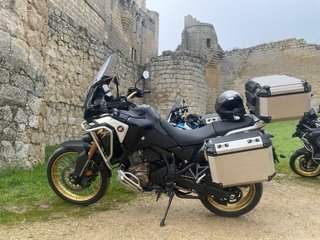 Honda Africa Twin Adventure Negra y Dorada