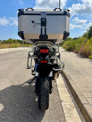 Honda Africa Twin Adventure Negra y Dorada
