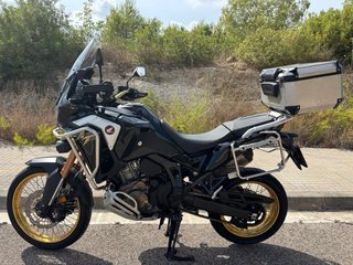 Honda Africa Twin Adventure Negra y Dorada