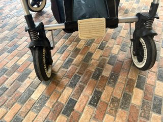 Bugaboo Bee negro con capazo y silla. Buen estado