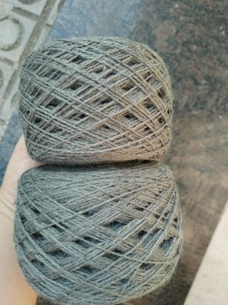 237gr. 2 ovillos de lana
