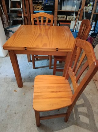 Mesa y 4 Sillas Madera Pino