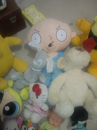 Lote de muñecos y peluches variados
