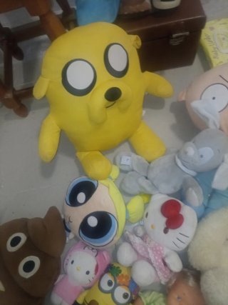 Lote de muñecos y peluches variados