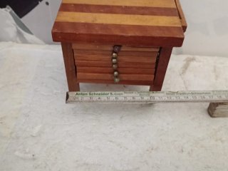 Miniatura casa delle bambole in legno