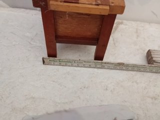 Miniatura casa delle bambole in legno
