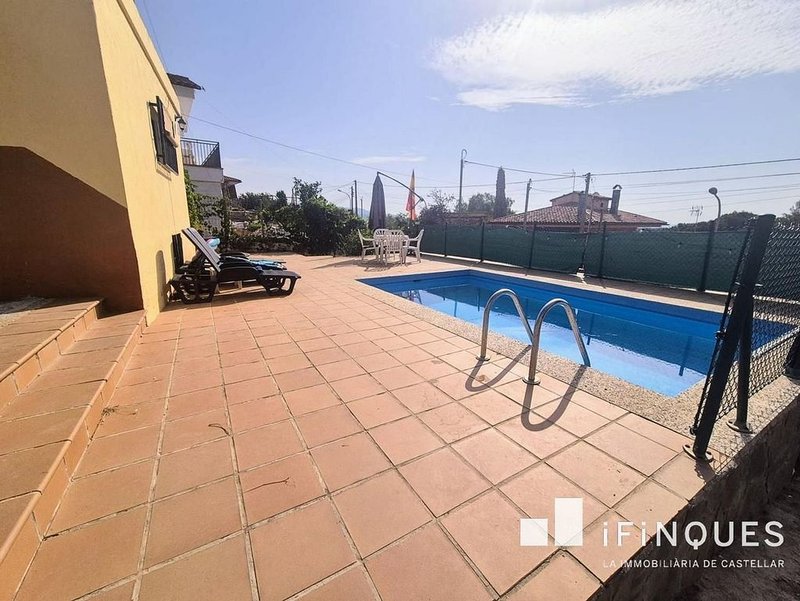 Chalet en venta en Urbanitzacions en Bigues i Riells display picture 1