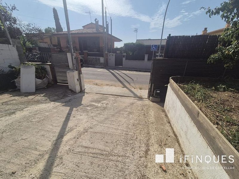 Chalet en venta en Urbanitzacions en Bigues i Riells display picture 1