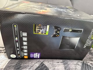 Xbox 360 Edición Limitada + 2 mandos + 6 Juegos