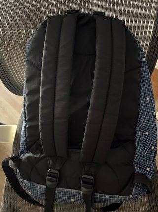 Mochila Eastpak azul con puntos
