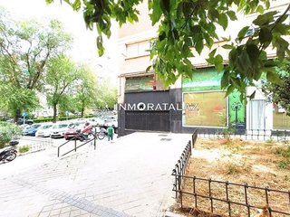 Local comercial en alquiler en Peñagrande en Madrid