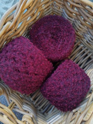 264gr. 3 ovillos  de lana boucle burdeos