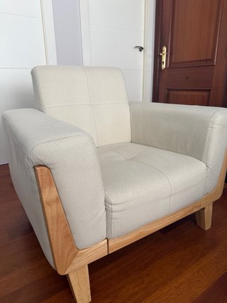 Butaca beige tela y madera