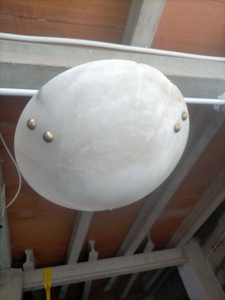 Plafón de alabastro dorado y blanco