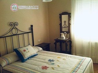 Casa adosada en alquiler en Hermanos Falcó - Sepulcro Bolera en Albacete