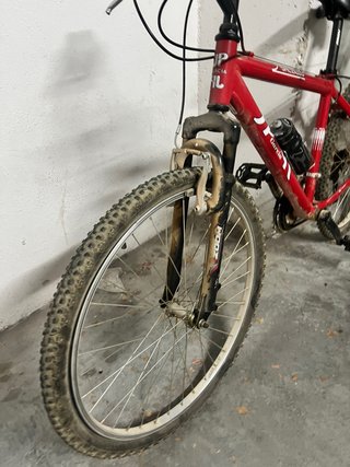 Bicicleta de montaña roja