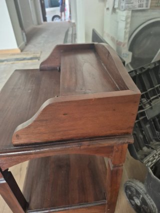 Mesita de entrada de madera. Para restaurar.