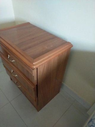 Mesilla de noche de madera