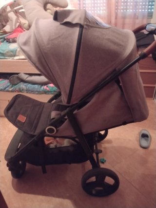 Carro de bebé gris
