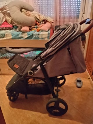Carro de bebé gris