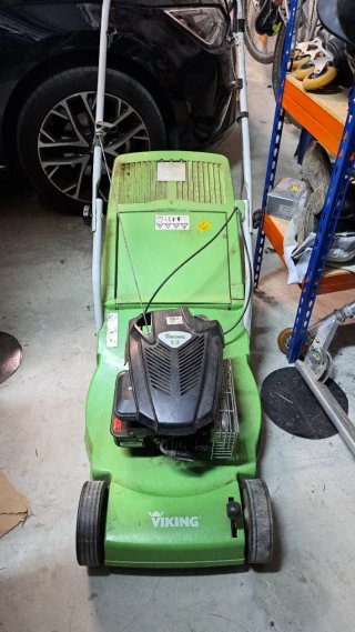 Maquina cortacesped Viking y escarificador einhell