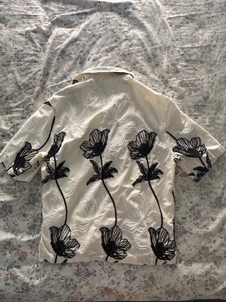 Camisa Zara bordada floral manga corta