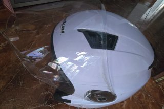Casco Moto Blanco Jiekai con Visera