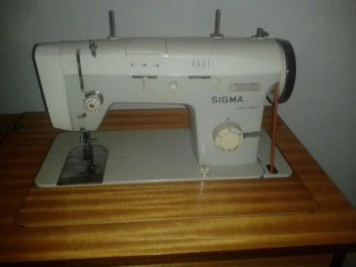 Máquina de coser Sigma con armario