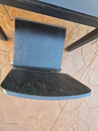 Mesa de comedor negra con 4 sillas