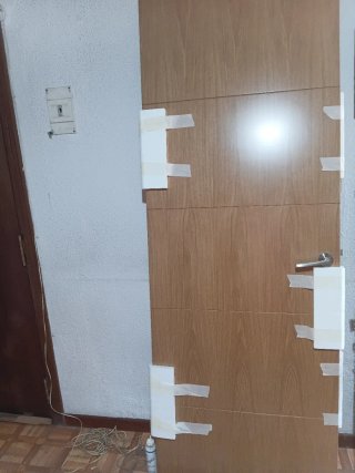 Seis puertas de madera