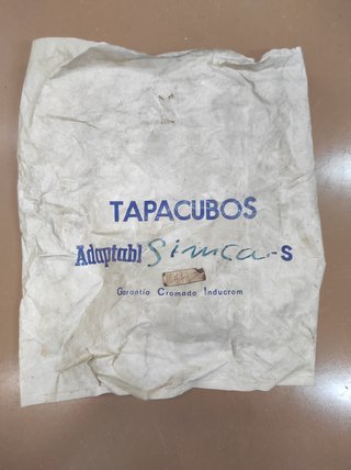Tapacubos Simca 1000 con símbolo Golondrina