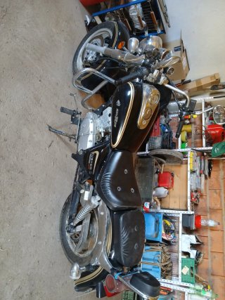 Moto Kenrod Harley Custom Negra y Dorada