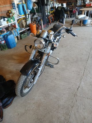 Moto Kenrod Harley Custom Negra y Dorada
