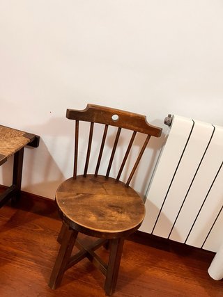 Silla de madera rústica